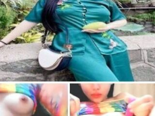 Em Suri sáng thì đi chùa tối thì live sex móc lồn cho fans xem