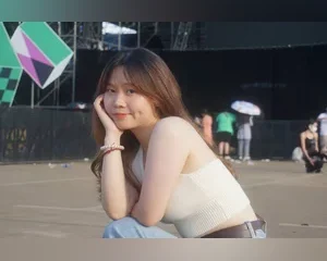 Chịch em sinh viên TQ hơi lắm lông nách được cái dâm và máu địt