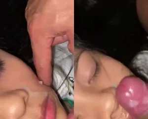 Thanh niên cơ hội bạn gái say xỉn lén lút đụ lại còn xuất lên đầy mồm bé